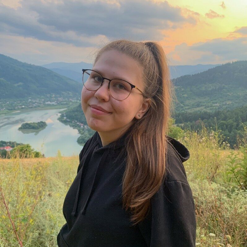 cropped-Poza-Velicu-Ana.jpg